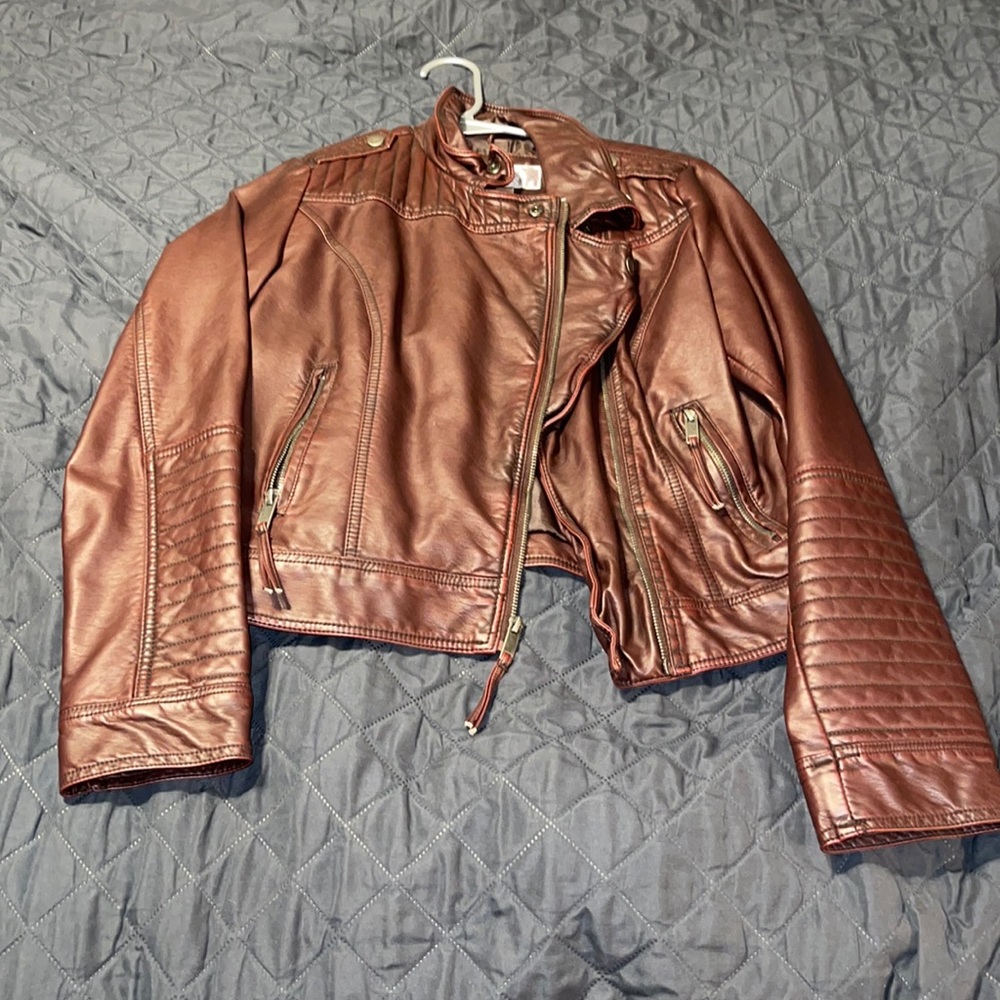 Maroon Xhilaration jacket, perfect condition. Size M. No issues
